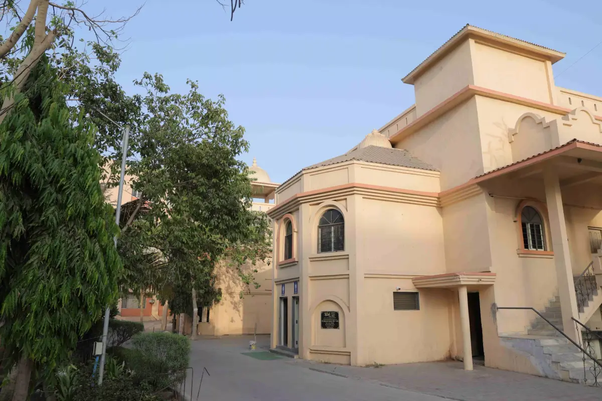Shree Swaminarayan Homoeopathy College: campus photo 4
