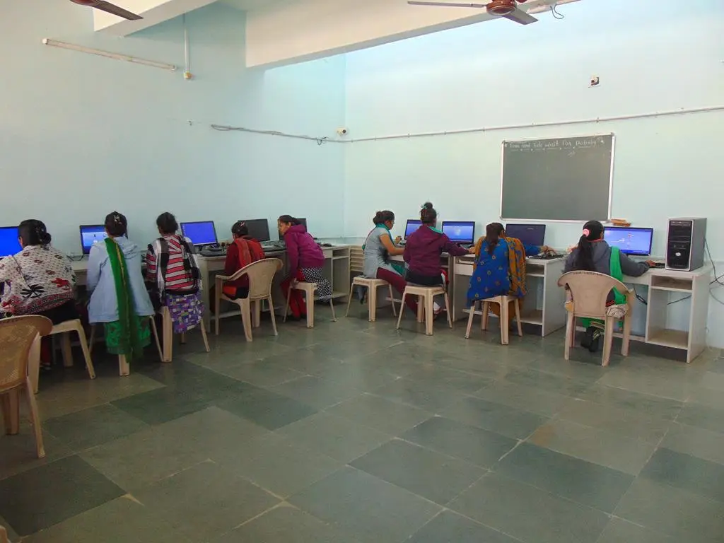 Shri AMBALAL M.PATEL(Avni Seeds) MAHILA EDUCATION COLLEGE, UNJHA.: campus photo 1