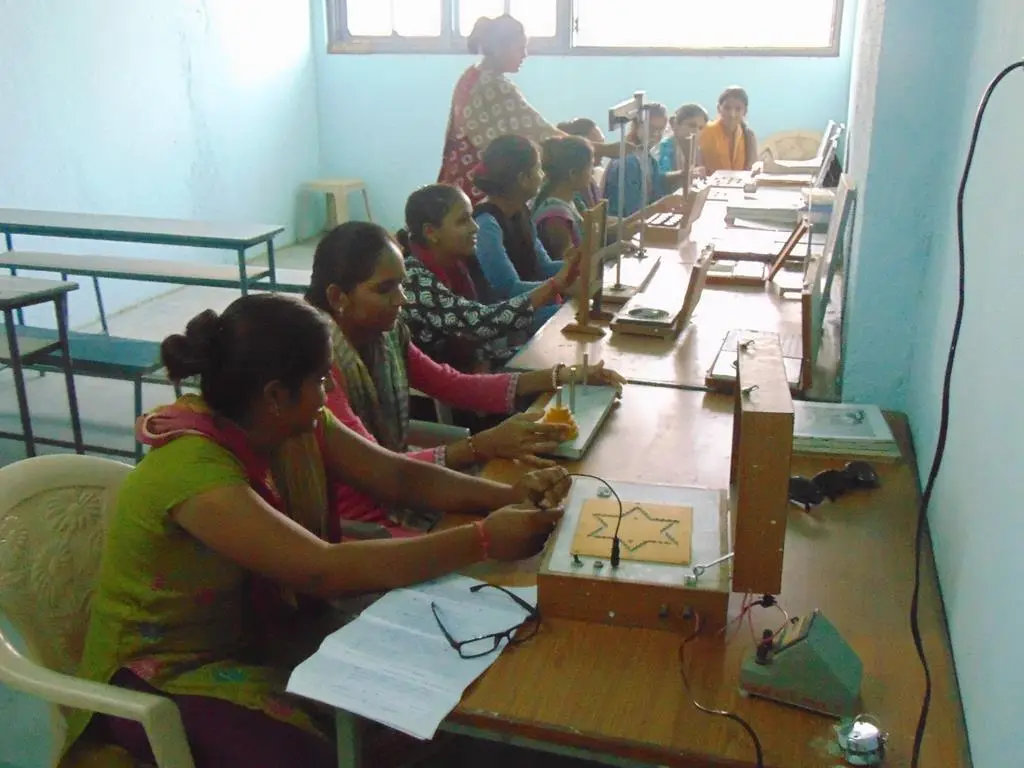 Shri AMBALAL M.PATEL(Avni Seeds) MAHILA EDUCATION COLLEGE, UNJHA.: campus photo 5
