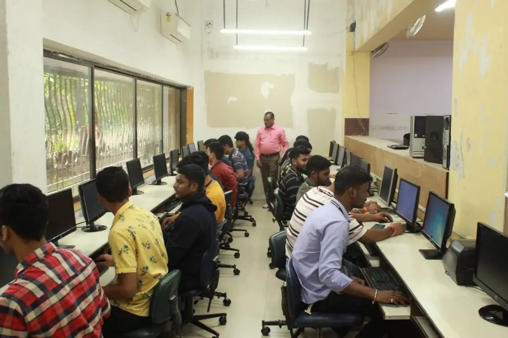 Shri Chinai College of Commerce and Economics: campus photo 2