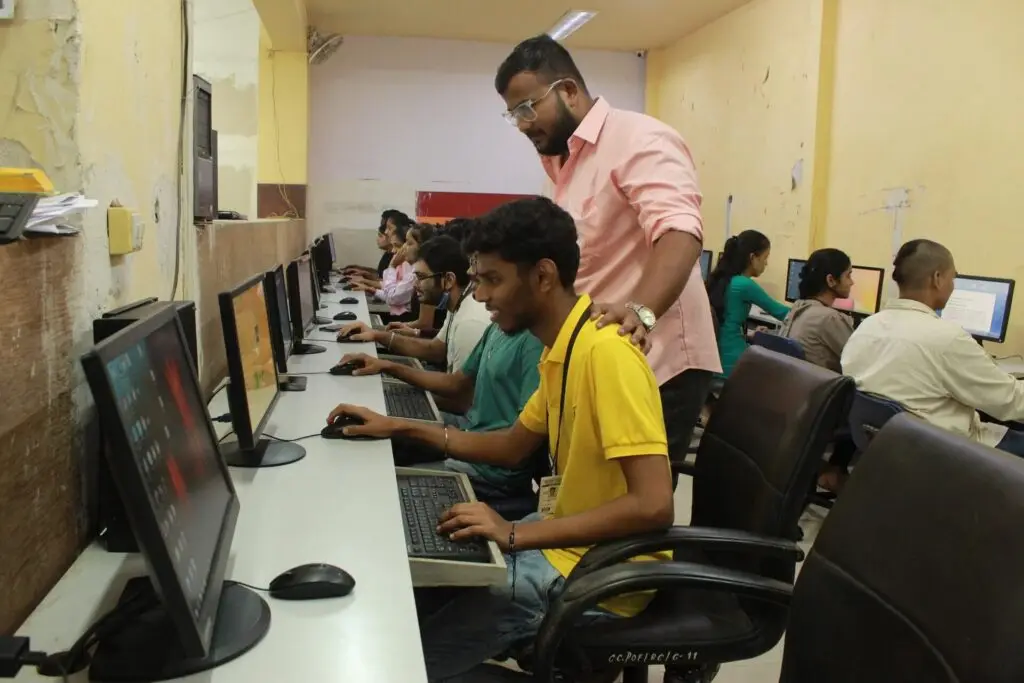 Shri Chinai College of Commerce and Economics: campus photo 3
