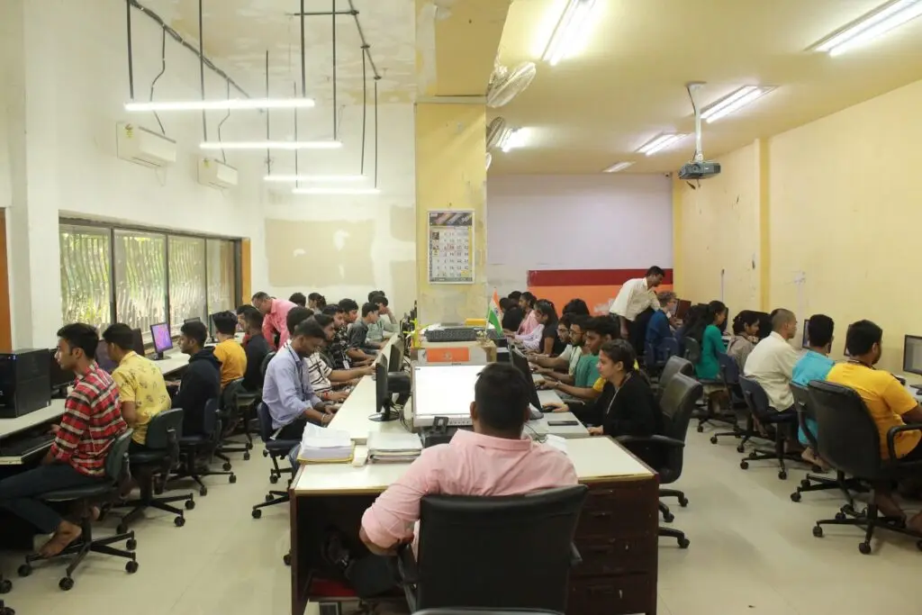 Shri Chinai College of Commerce and Economics: campus photo 1