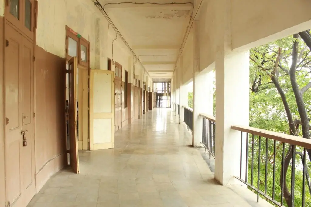 Shri Chinai College of Commerce and Economics: campus photo 8