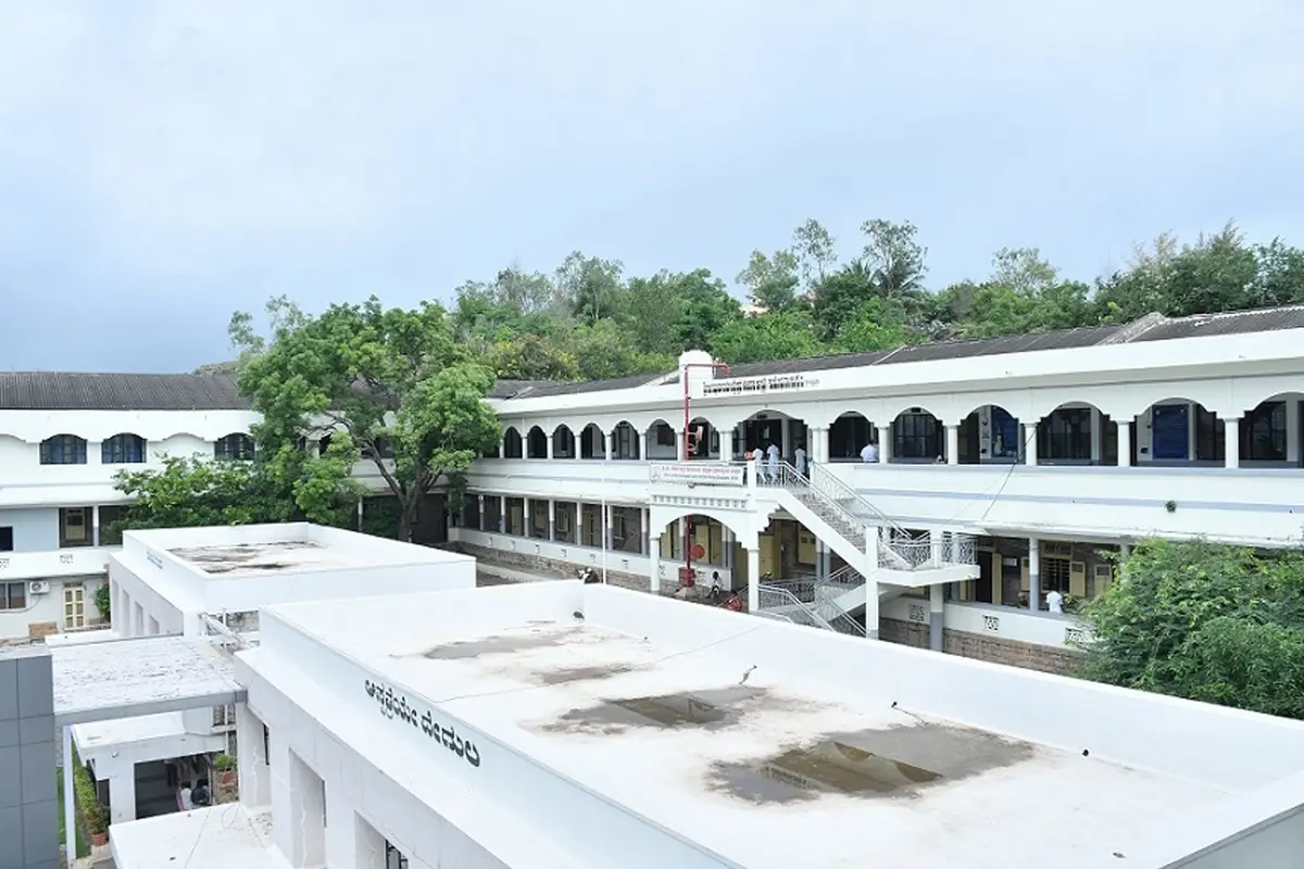 Shri J G Co-Operative Hospital Society's College of Nursing: campus photo 2