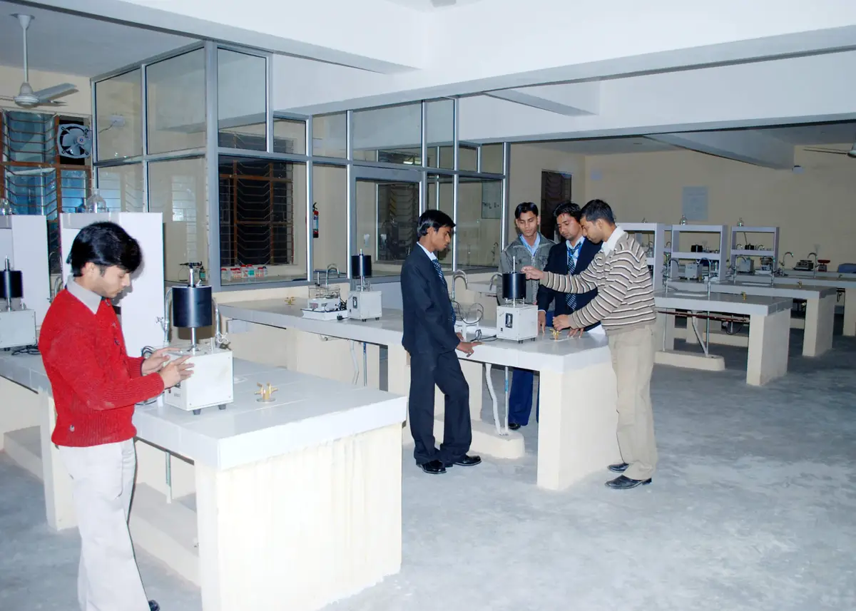 Shri Lalaram Sharma College of Pharmacy Jarara Khair Aligarh: campus photo 4