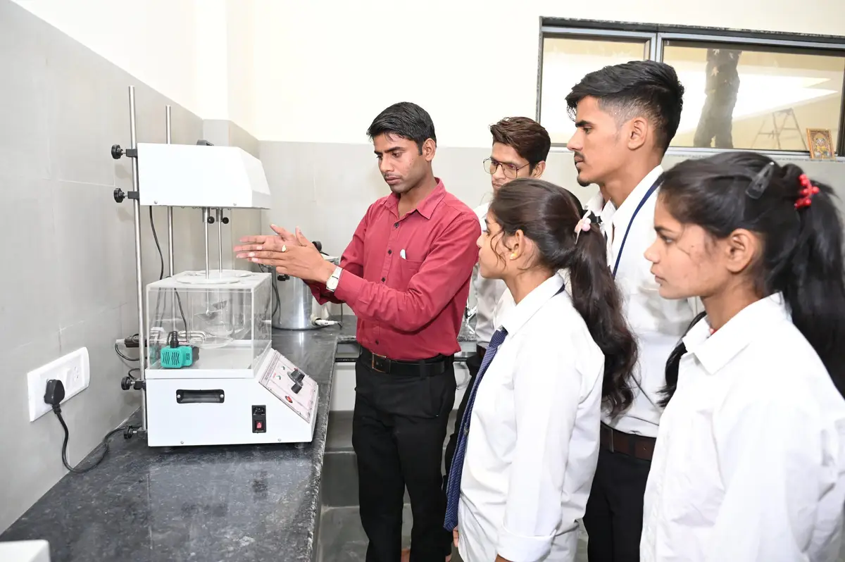 Shri Rawatpura Sarkar College Pantnagar Sagar: campus photo 1