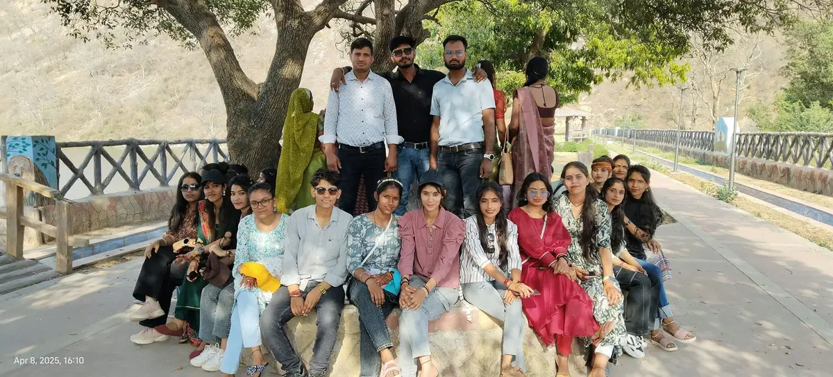 Shri Shankar Mahila Mahavidhayalay Divrala: campus photo 2