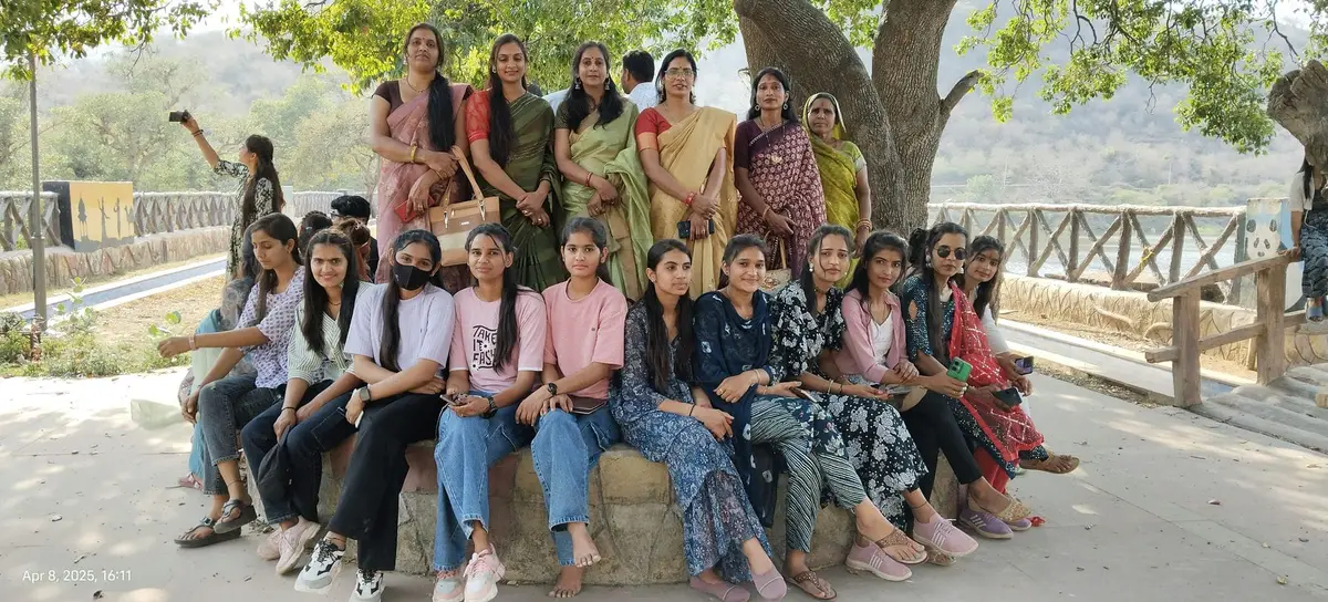 Shri Shankar Mahila Mahavidhayalay Divrala: campus photo 3