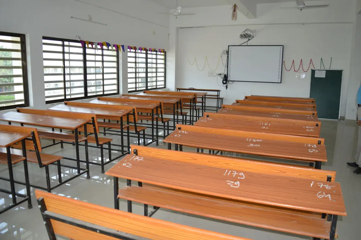 Shri Trikamjibhai Chatwani Arts & J V Gokal Trust Commerce College campus photo 1