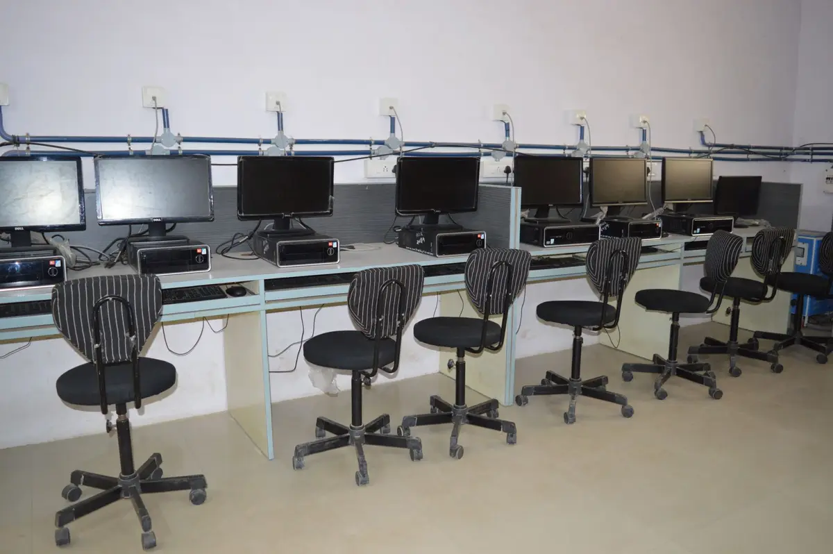 Shri Trikamjibhai Chatwani Arts & J V Gokal Trust Commerce College campus photo 2