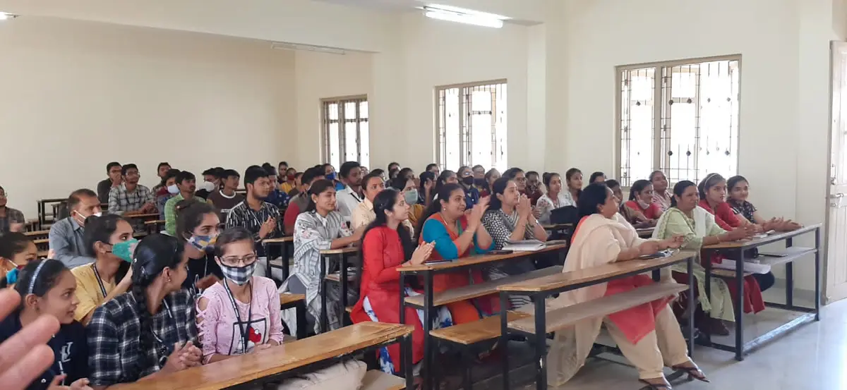 Shri V.M.Mehta Municipal Arts and Commerce College: campus photo 1