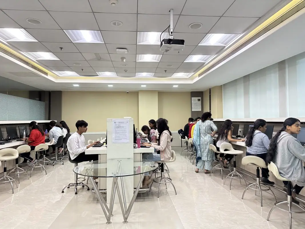 Shri Vile Parle Kelavani Mandal's Narsee Monjee College of Commerce & Economics, New SBMP Building campus photo 7