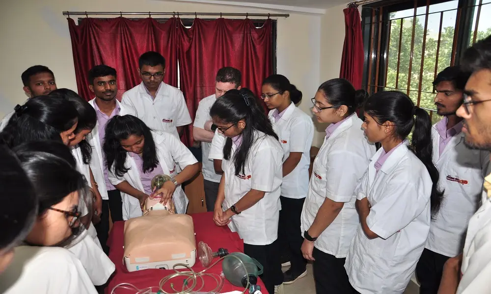 Shri VITHALRAO JOSHI CHARITIES TRUST's, B.K.L. WALAWALKAR RURAL MEDICAL COLLEGE: campus photo 3
