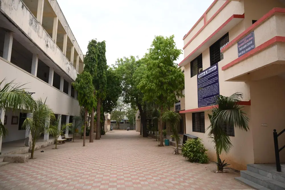 SIR P.T. SCIENCE COLLEGE Modasa: campus photo 2