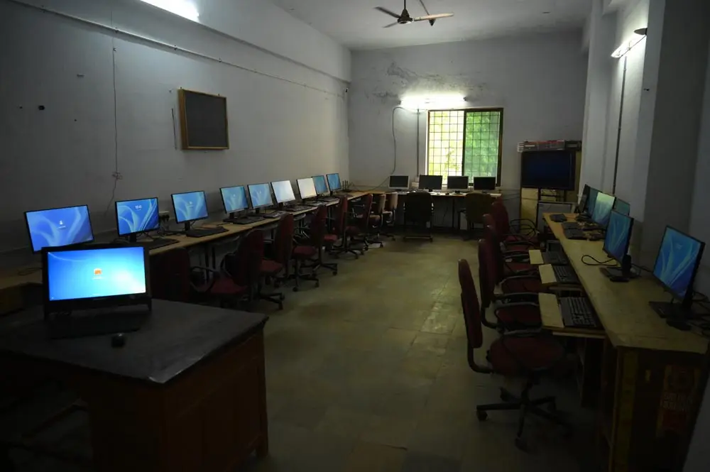 SIR P.T. SCIENCE COLLEGE Modasa: campus photo 3