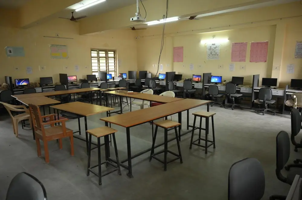 SIR P.T. SCIENCE COLLEGE Modasa: campus photo 8