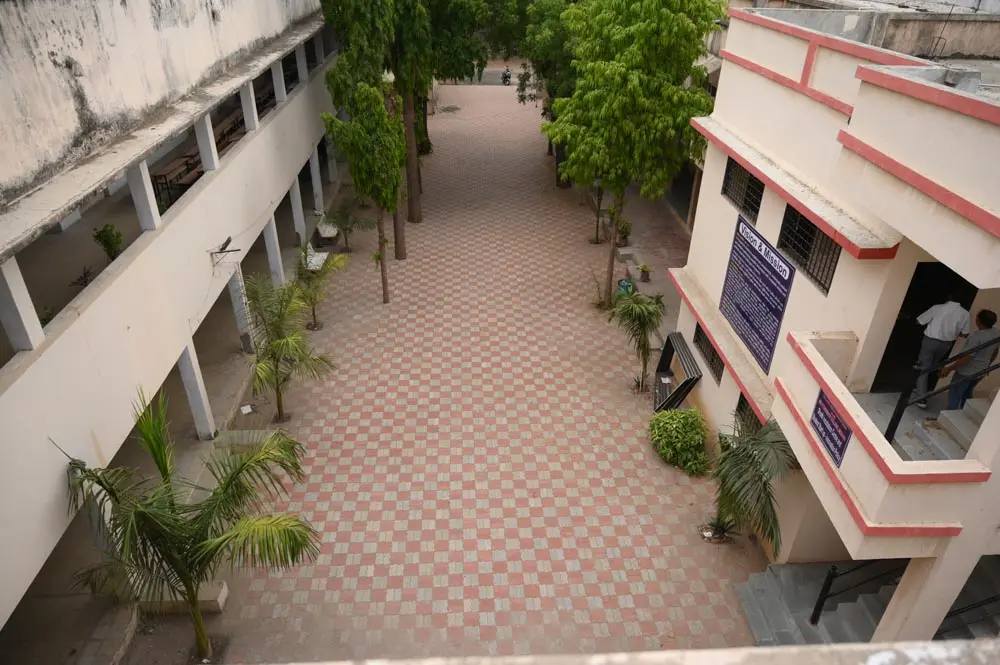 SIR P.T. SCIENCE COLLEGE Modasa: campus photo 6
