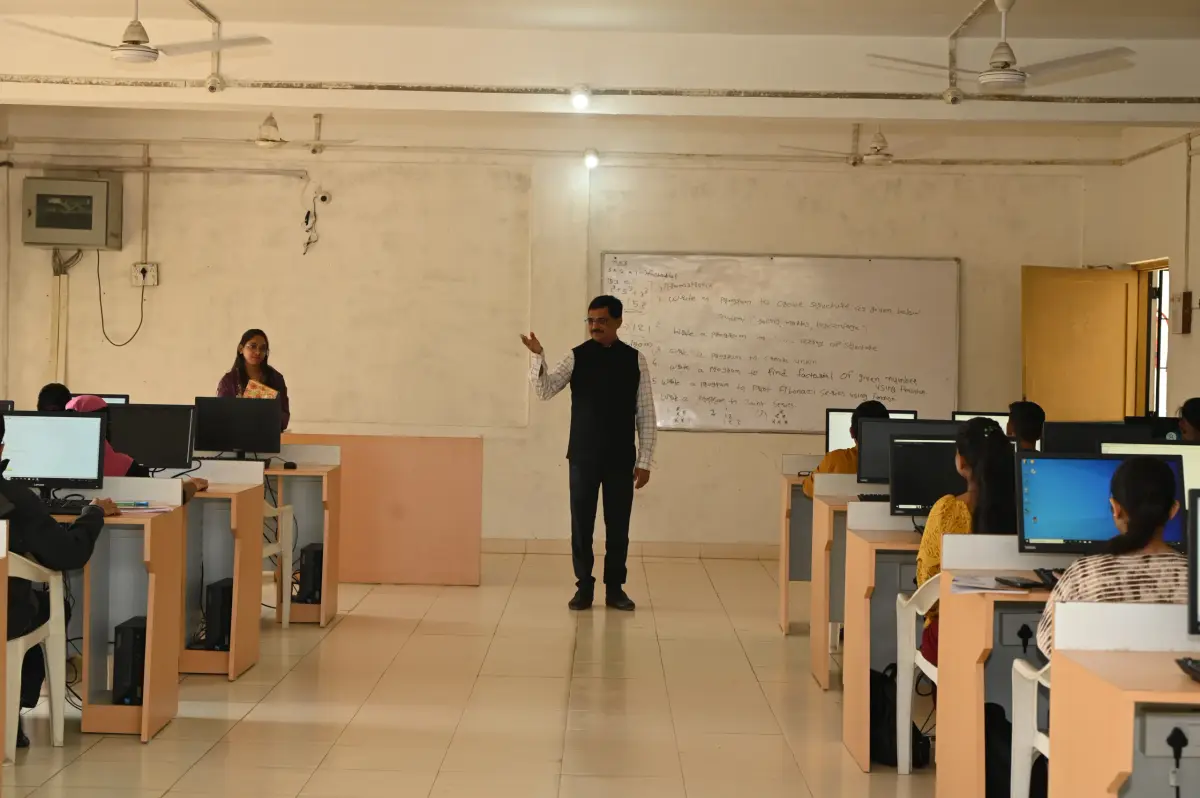 Smt Kusumben Kadakia Institute of Computer Application: campus photo 4