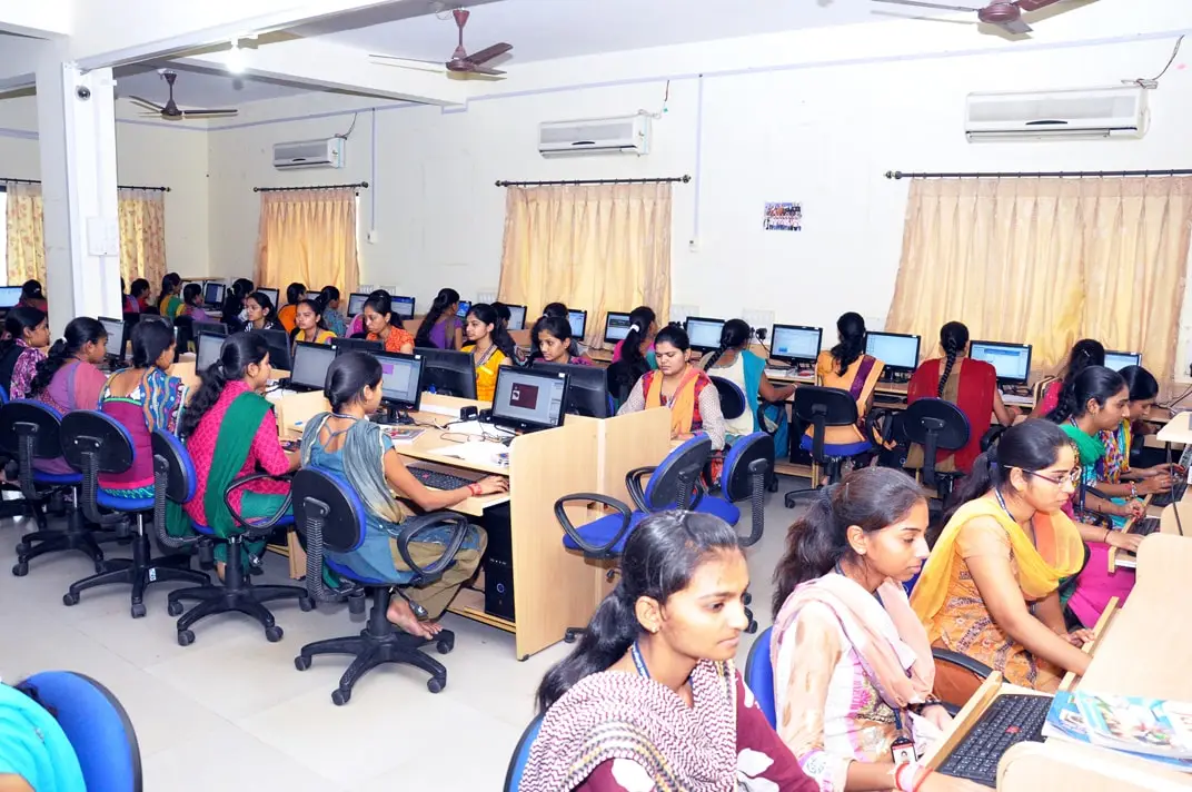 Smt. S.J.Varmora BBA and BCA Mahila College: campus photo 3