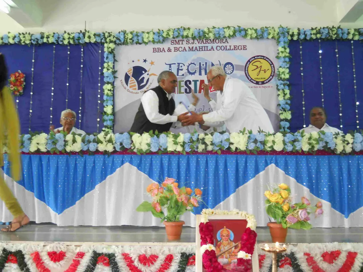 Smt. S.J.Varmora BBA and BCA Mahila College: campus photo 6