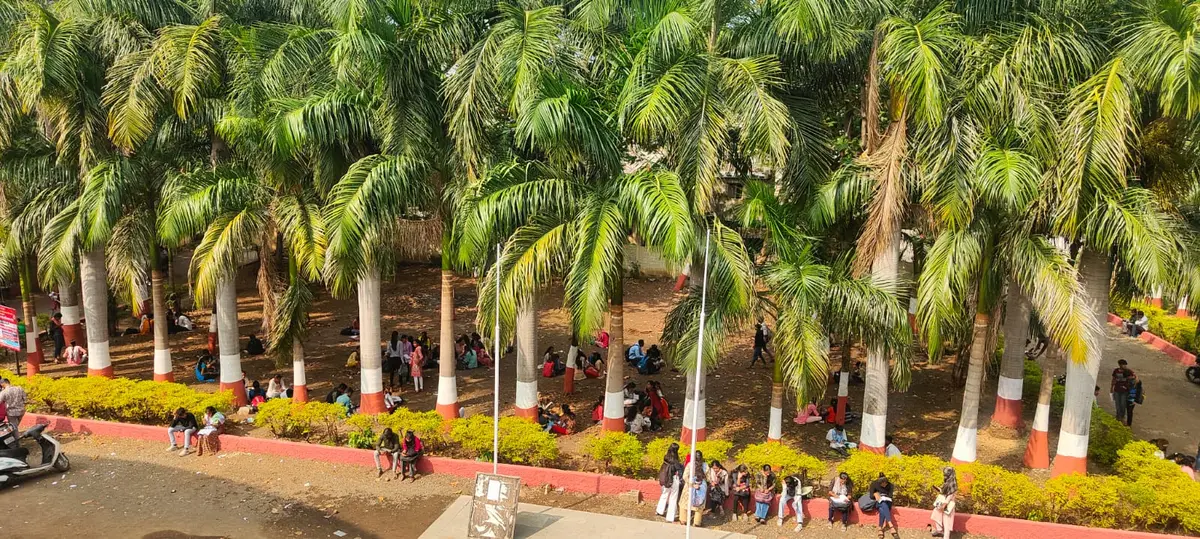 Smt. Sushiladevi Deshmukh Senior College: campus photo 2