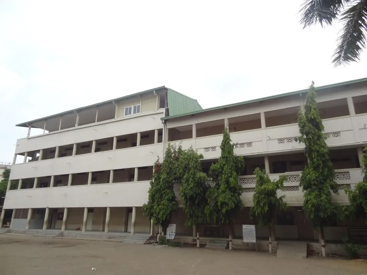 Smt. Ushaben Chandrakant Thakar Womens College: campus photo 1