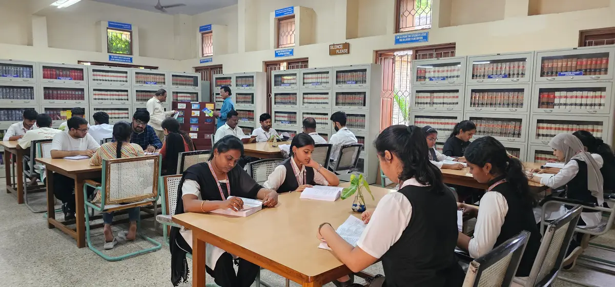 Smt. Velagapudi Durgamba Siddhardha Law: campus photo 2