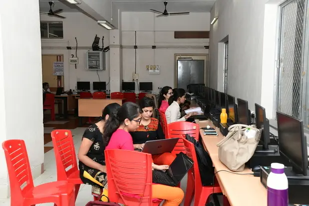 SNDTWU campus photo 4
