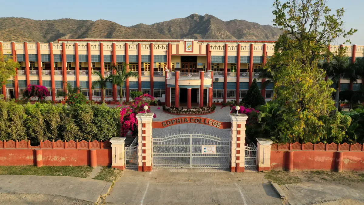 Sophia Girls College: campus photo 1