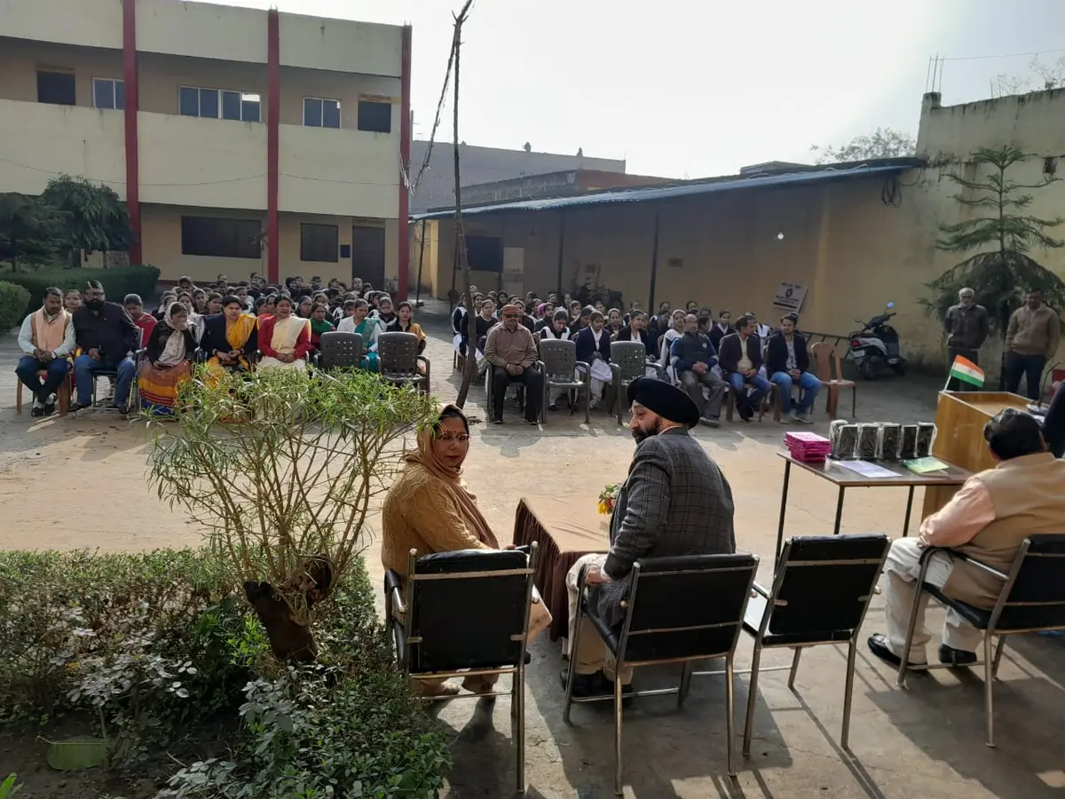 Sri Gurunanak Kanya Degree College, Gola Gokarannath: campus photo 4