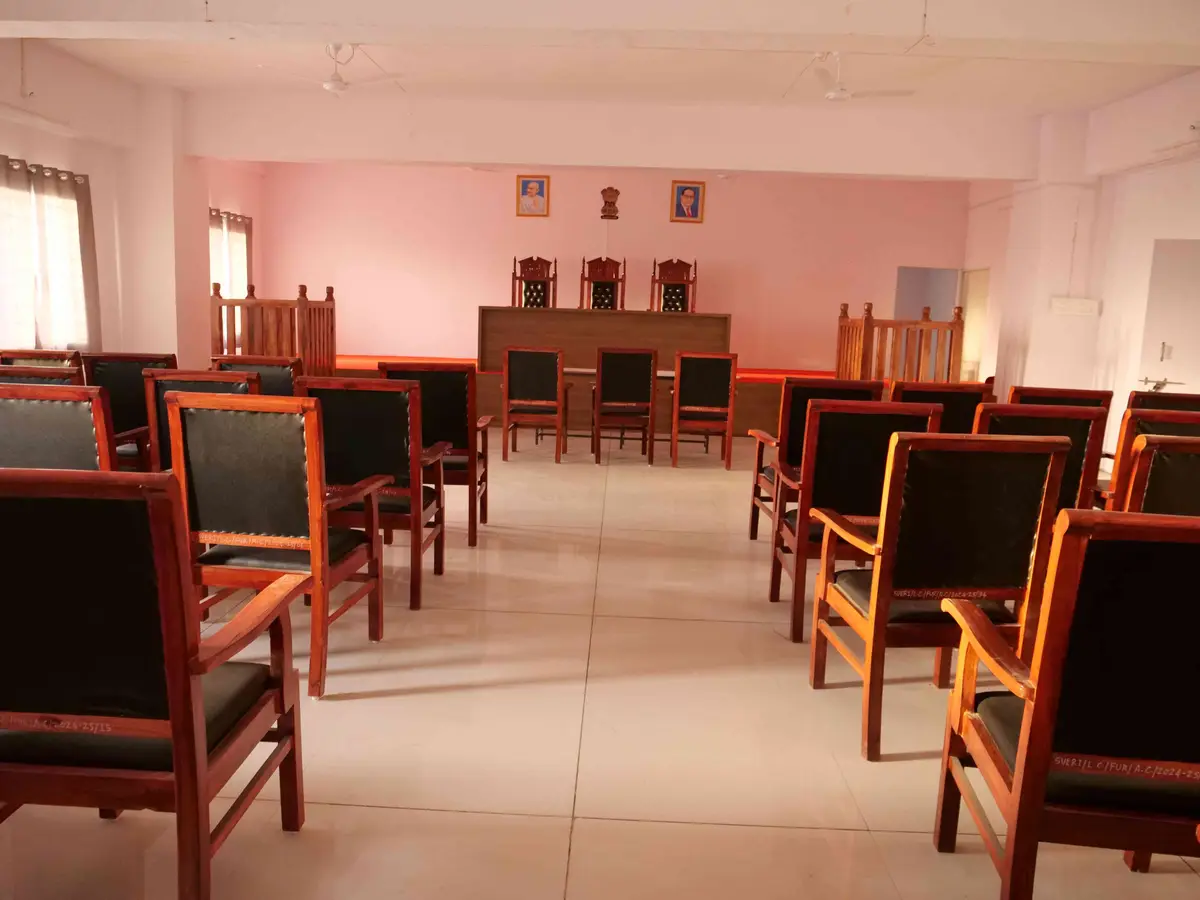 Sveri Law College: campus photo 8