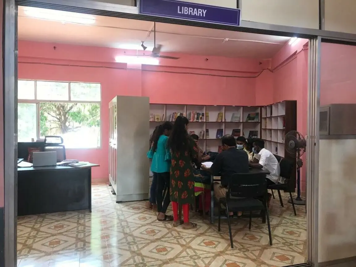 Swami Vivekanand Vidya Prasarak Mandals College of Commerce: campus photo 8