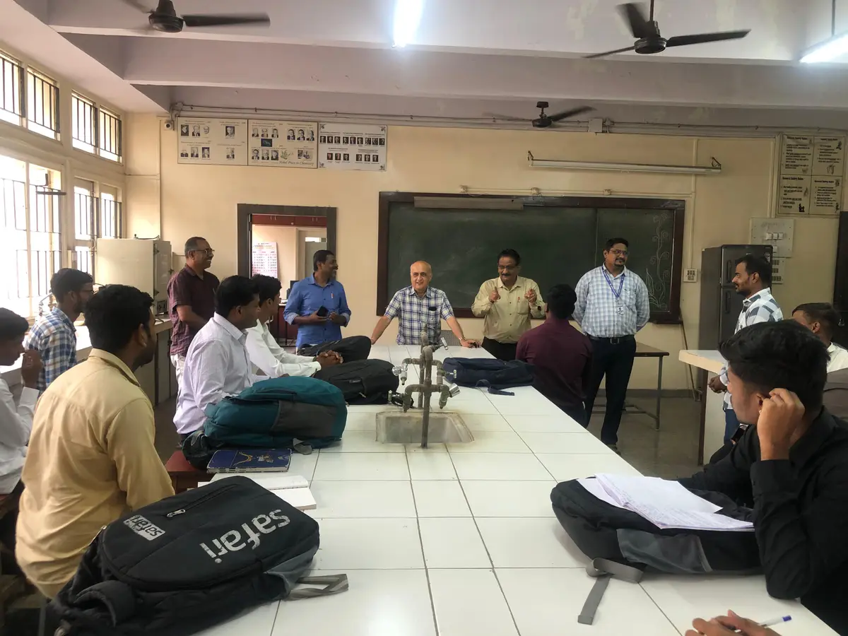 The Poona Gujrati Kelwani Mandals H.V.Desai Senior College of Arts, Science & Commerce, Budhawar Peth, Pune 2: campus photo 2
