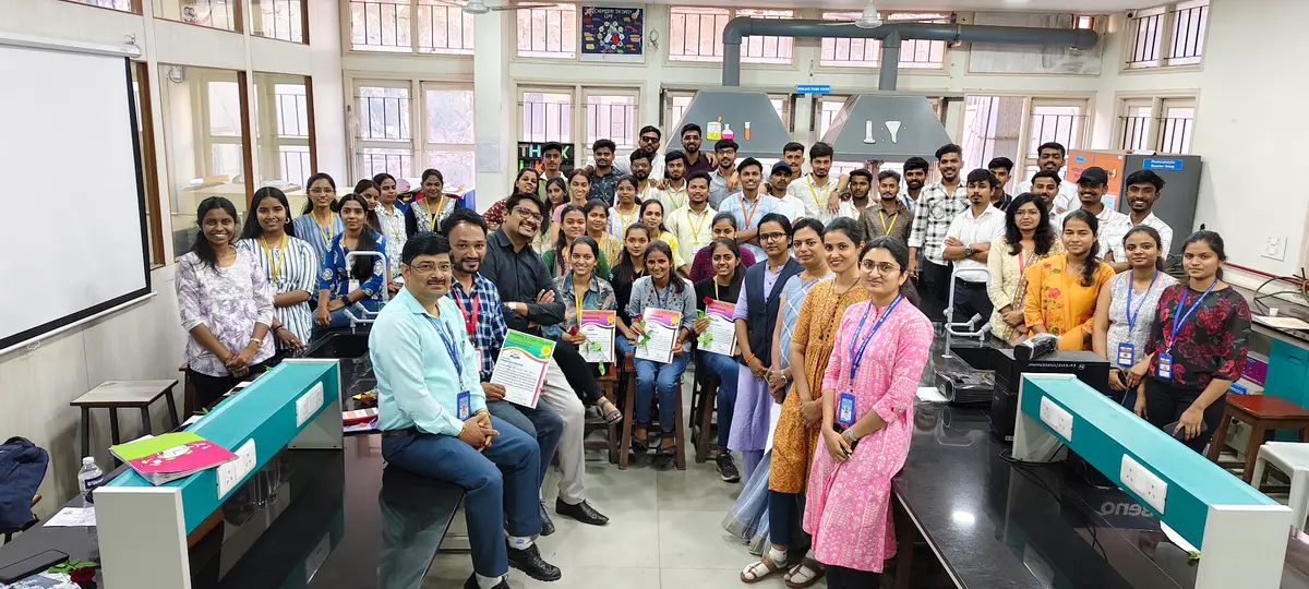 The Poona Gujrati Kelwani Mandals H.V.Desai Senior College of Arts, Science & Commerce, Budhawar Peth, Pune 2: campus photo 4