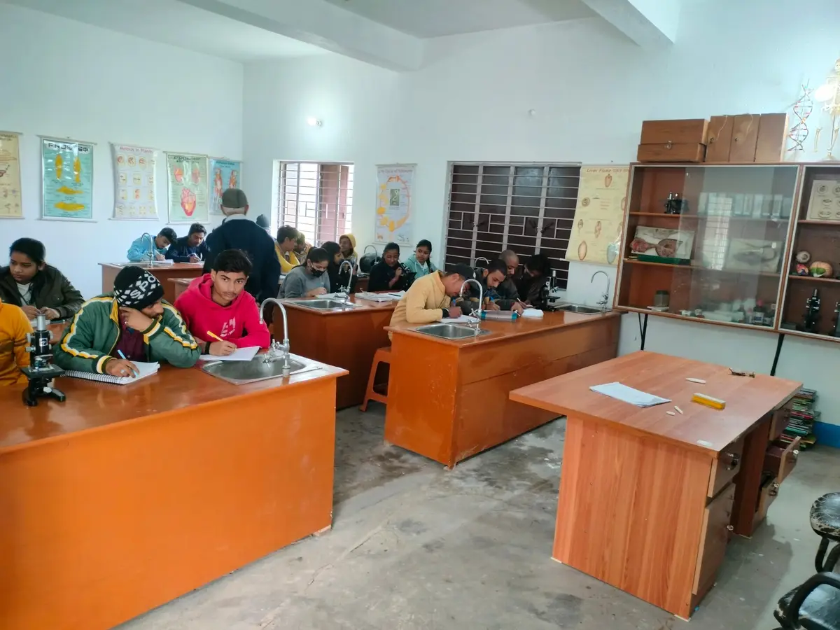 Trimurti Mahavidyalaya: campus photo 5