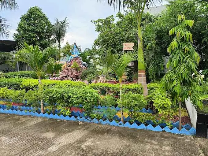 Trimurti Mahavidyalaya: campus photo 1