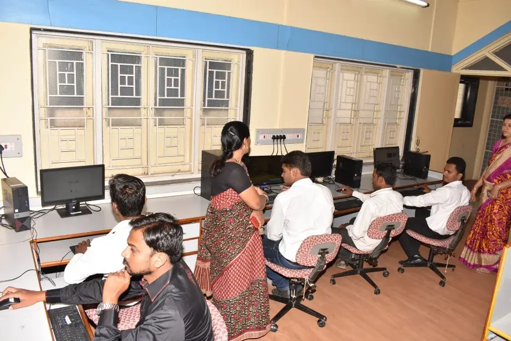 Trimurti Pawan Pratishthans Khasdar Shri Govindrao Aadik Law College: campus photo 5