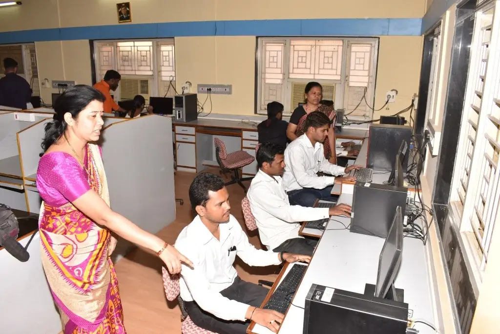 Trimurti Pawan Pratishthans Khasdar Shri Govindrao Aadik Law College: campus photo 4