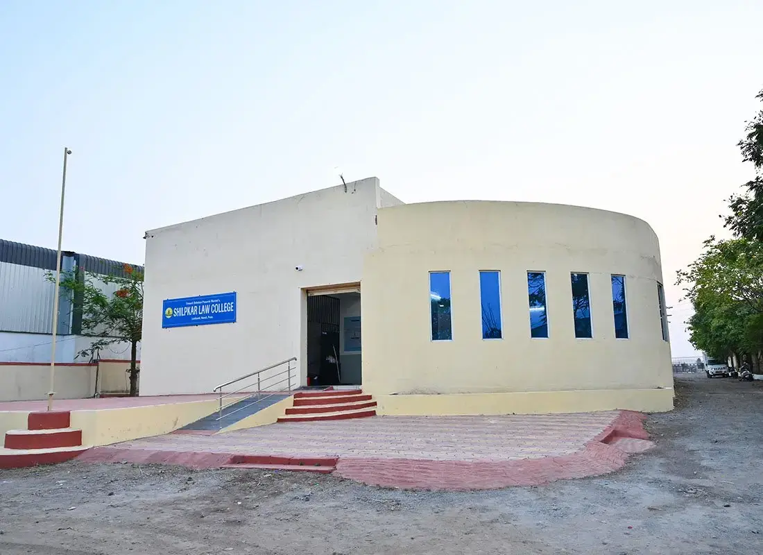 Trimurti Shikshan Prasarak Mandals Shilpkar Law College, Lonikand Ramnagar: campus photo 1