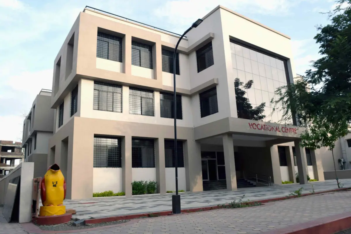 Tuljaram Chaturchand College: campus photo 3