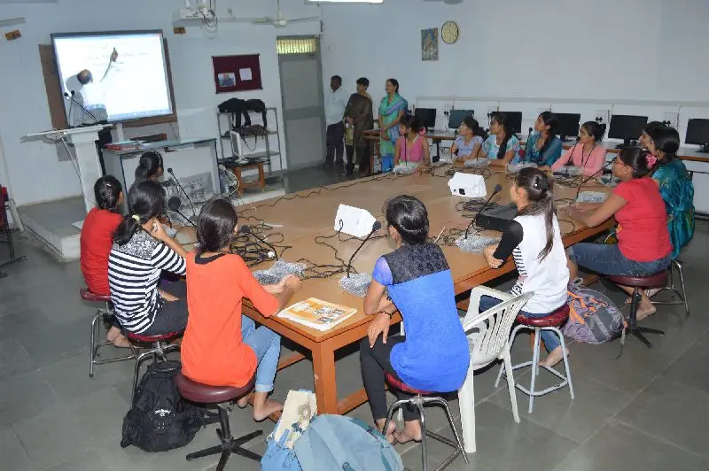 Uma Arts & Nathiba Commerce Mahila College: campus photo 4