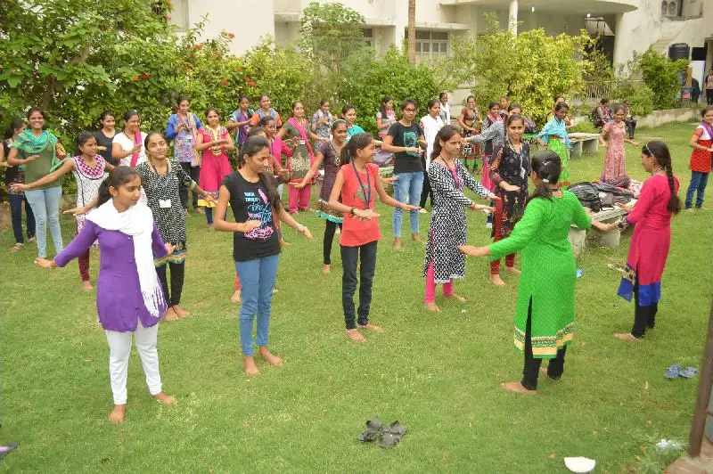 Uma Arts & Nathiba Commerce Mahila College: campus photo 2