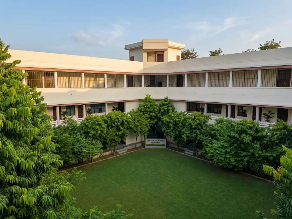 Unity P.G. College, I.I.M. Road: campus photo 2