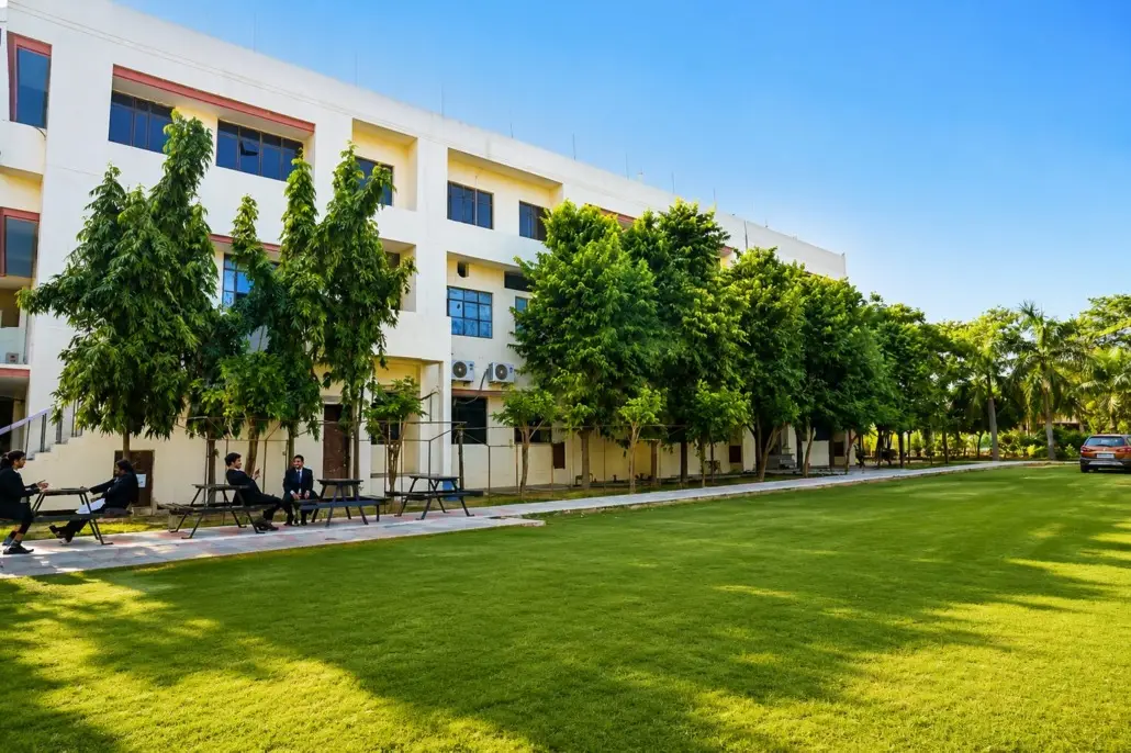 Unity P.G. College, I.I.M. Road: campus photo 1