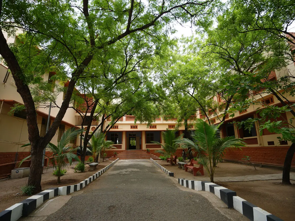 V V Vanniaperumal College For Women – Tamil Nadu: campus photo 3