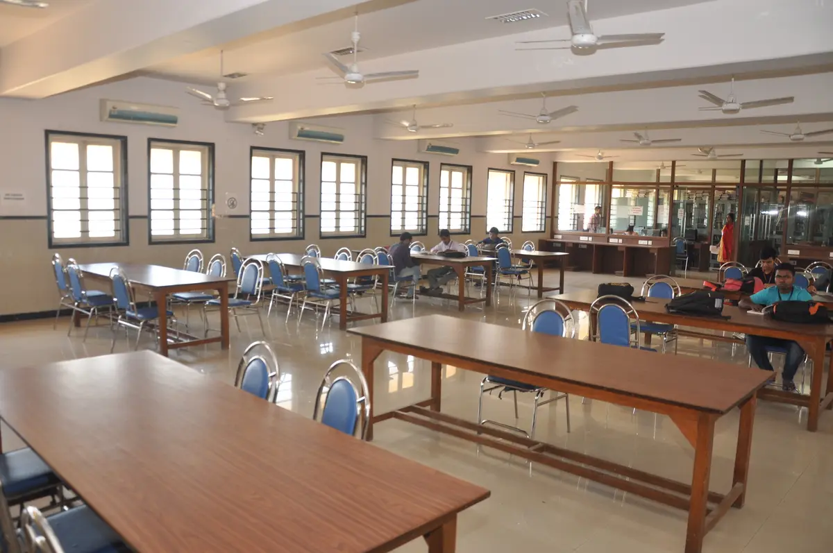 Valia College of Arts and Commerce: campus photo 2