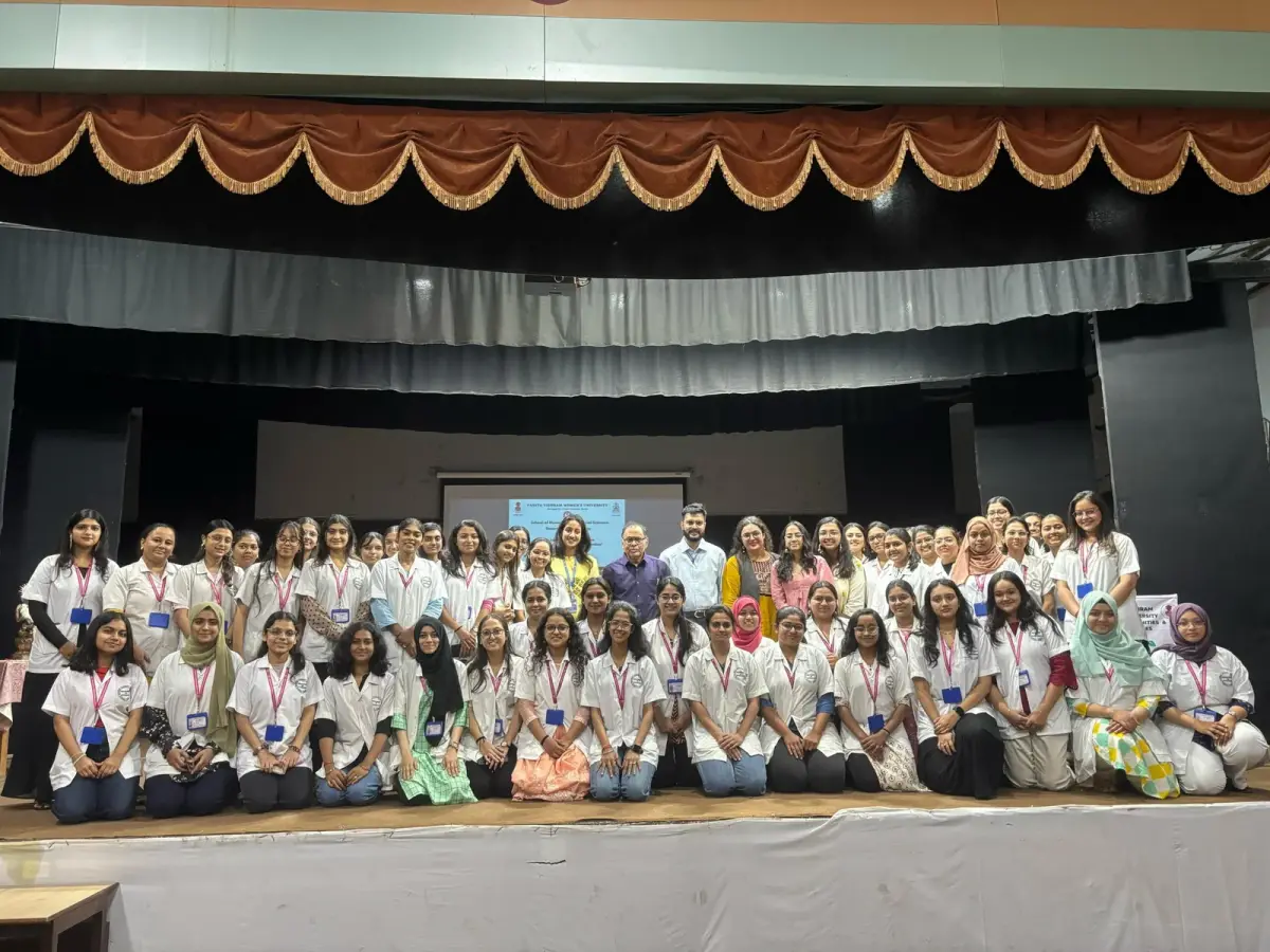 Vanita Vishram Womens University: campus photo 8