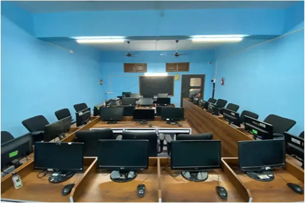 Vanmala Educational and Charitable Trusts Dharmveer Anand Dighe Saheb Mahavidyalay: campus photo 7