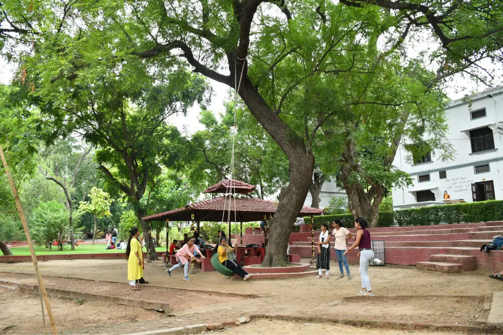 Vasanta College for Women: campus photo 8