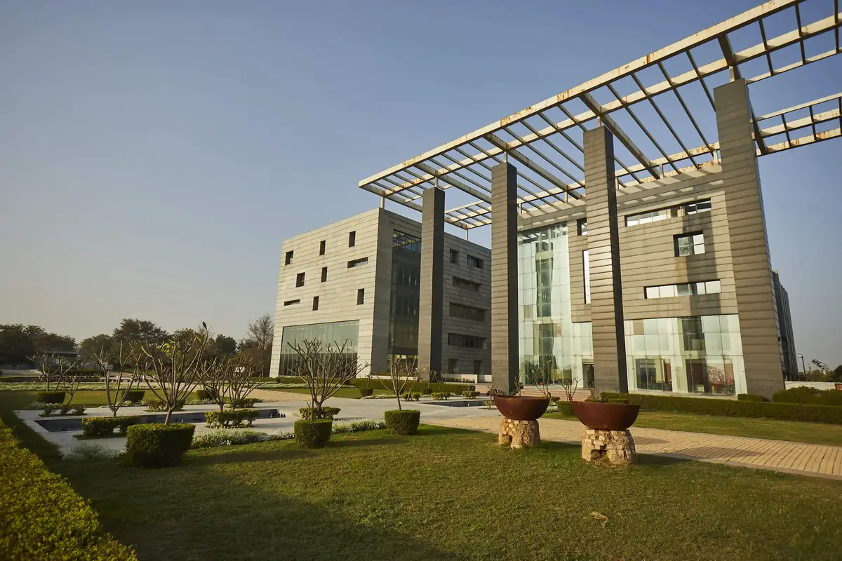 VI campus photo 5